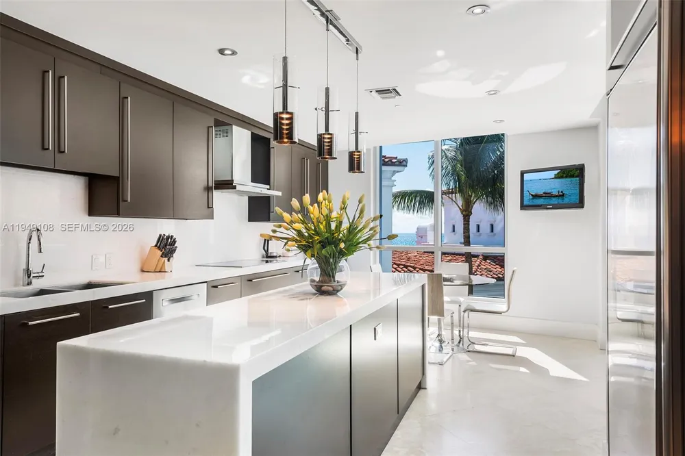 5959 Collins Ave #606 Miami Beach, FL 33140