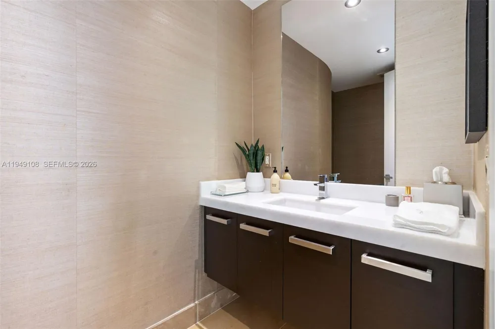 5959 Collins Ave #606 Miami Beach, FL 33140