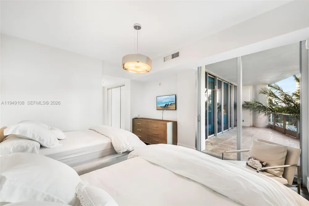 5959 Collins Ave #606 Miami Beach, FL 33140