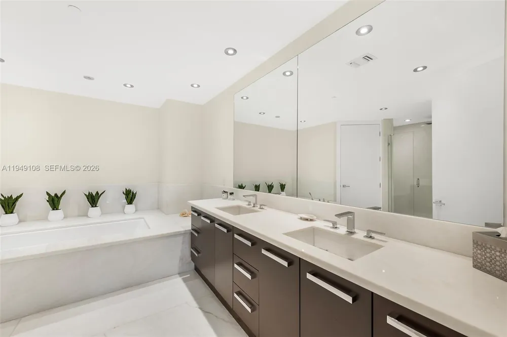 5959 Collins Ave #606 Miami Beach, FL 33140
