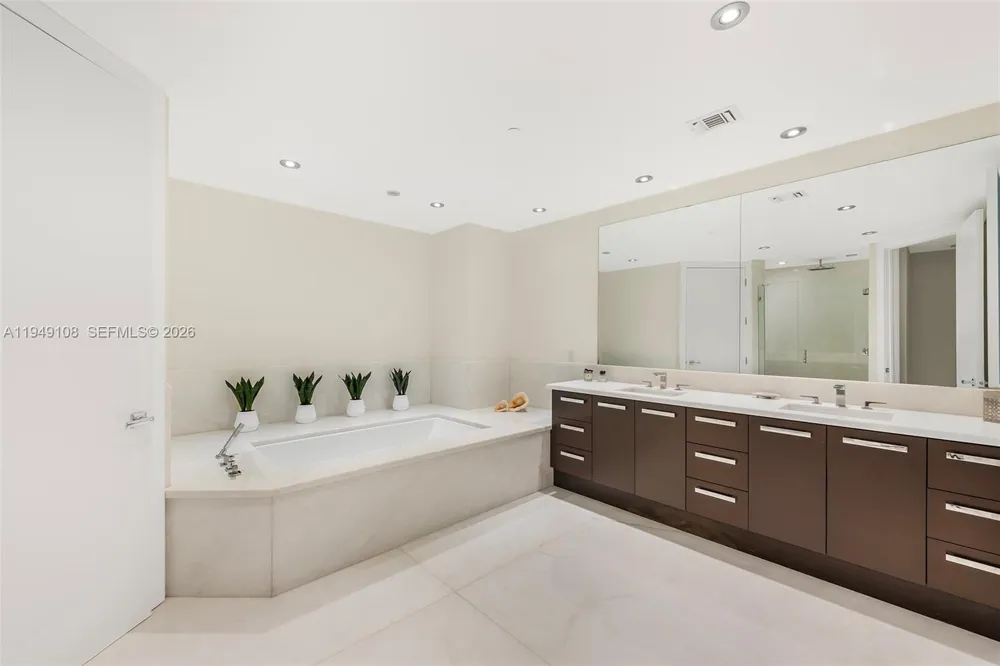 5959 Collins Ave #606 Miami Beach, FL 33140