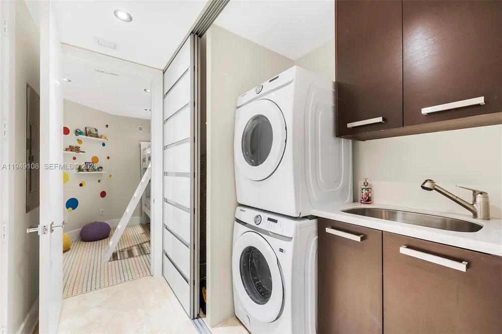 5959 Collins Ave #606 Miami Beach, FL 33140