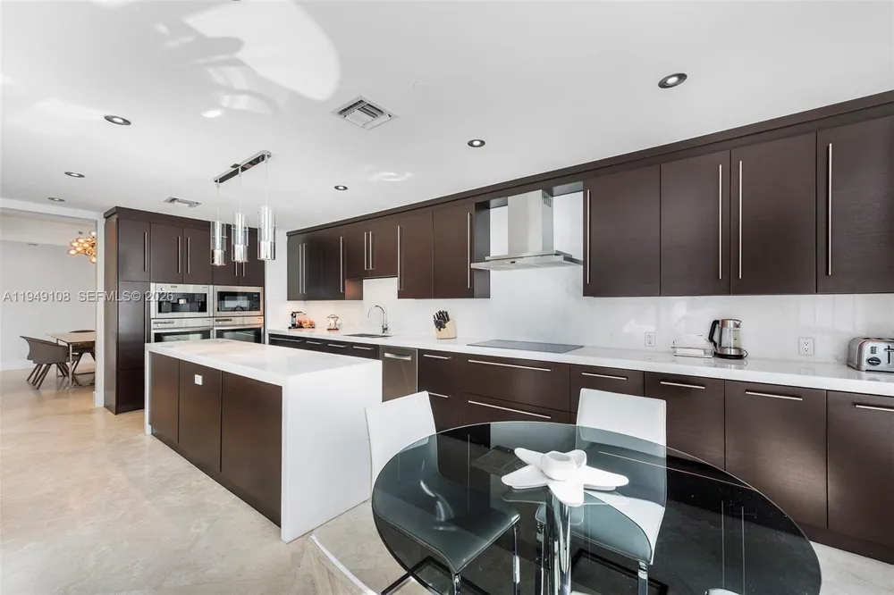 5959 Collins Ave #606 Miami Beach, FL 33140
