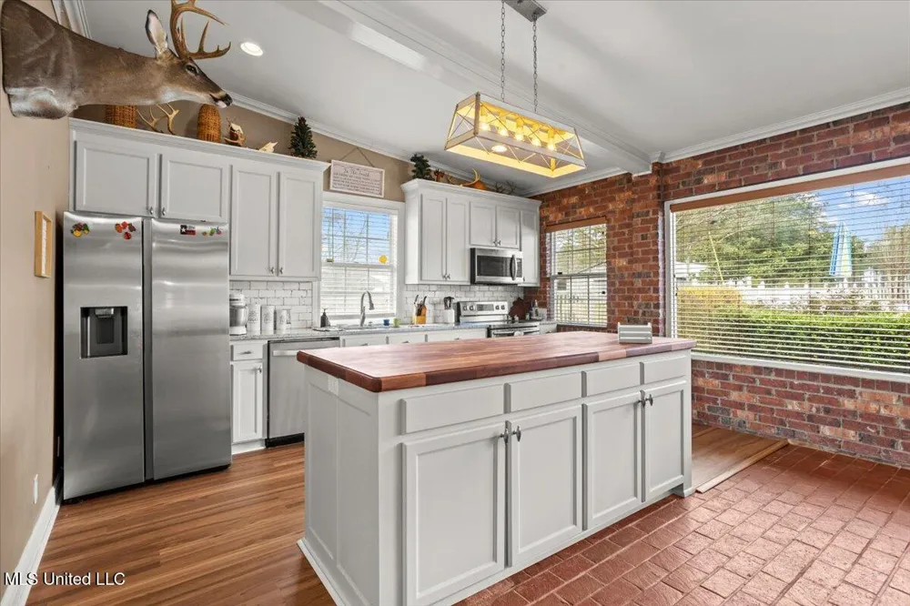 13835 U.S. 98 Smithdale, MS 39664