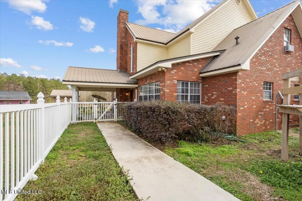 13835 U.S. 98 Smithdale, MS 39664