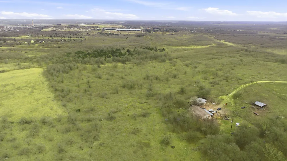 13802 Hokanson Road Del Valle, TX 78617