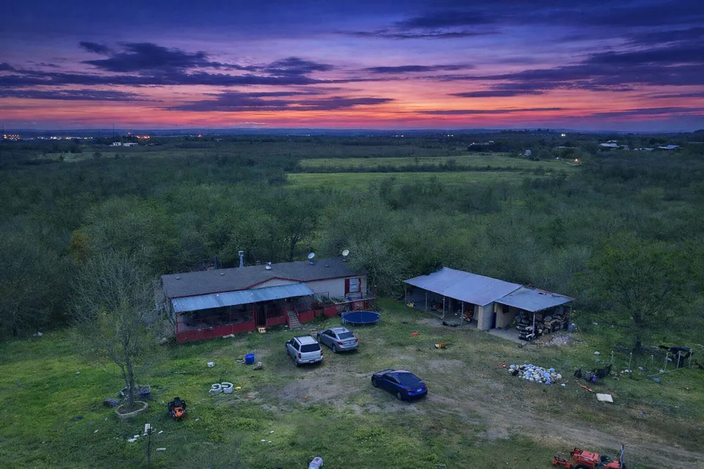 13802 Hokanson Road Del Valle, TX 78617