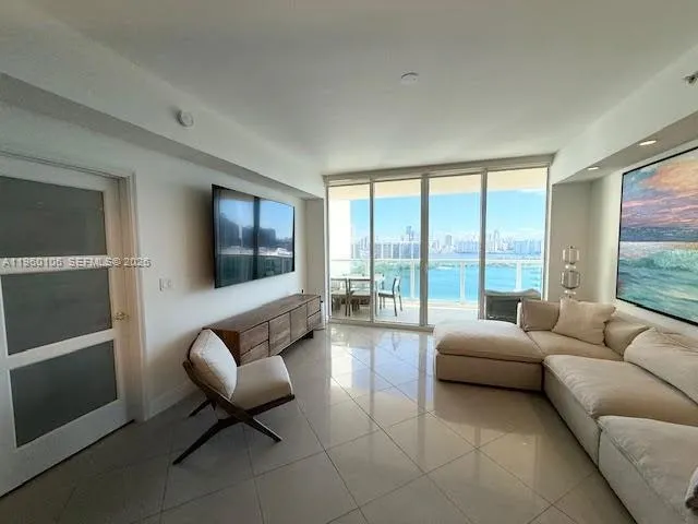 3330 NE 190th St #1815 Aventura, FL 33180