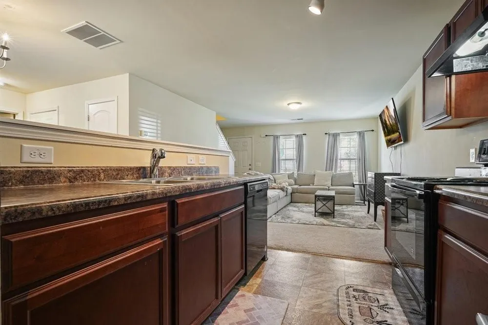 18 Oxford Lane Kingston, GA 30145