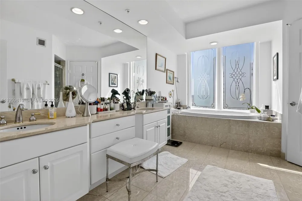 3370 Hidden Bay Dr #2715 Aventura, FL 33180