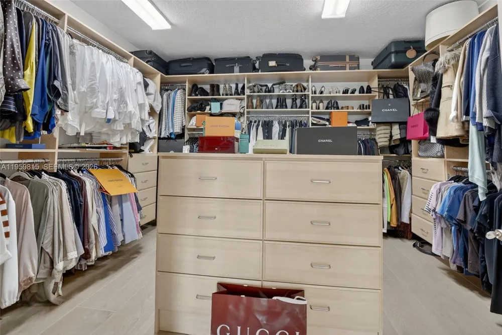 3370 Hidden Bay Dr #2715 Aventura, FL 33180