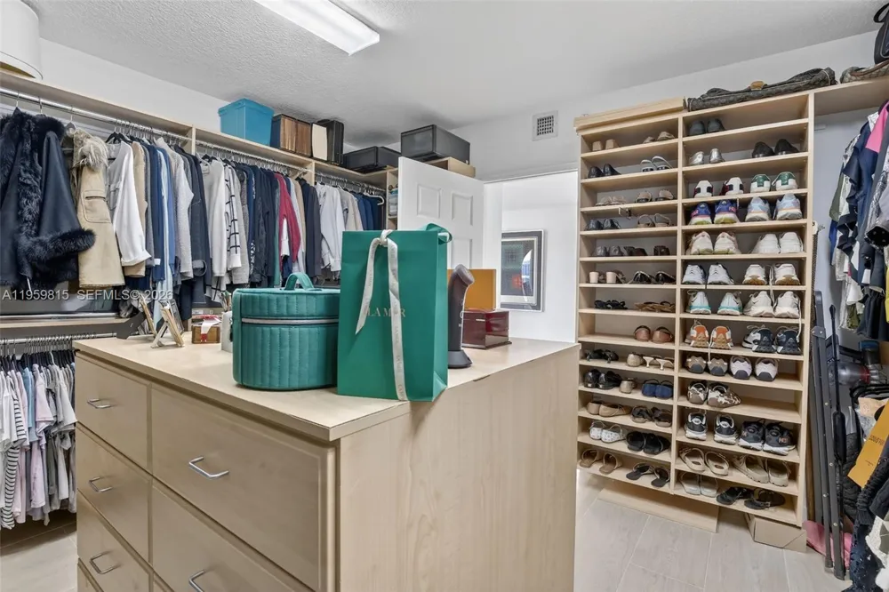 3370 Hidden Bay Dr #2715 Aventura, FL 33180