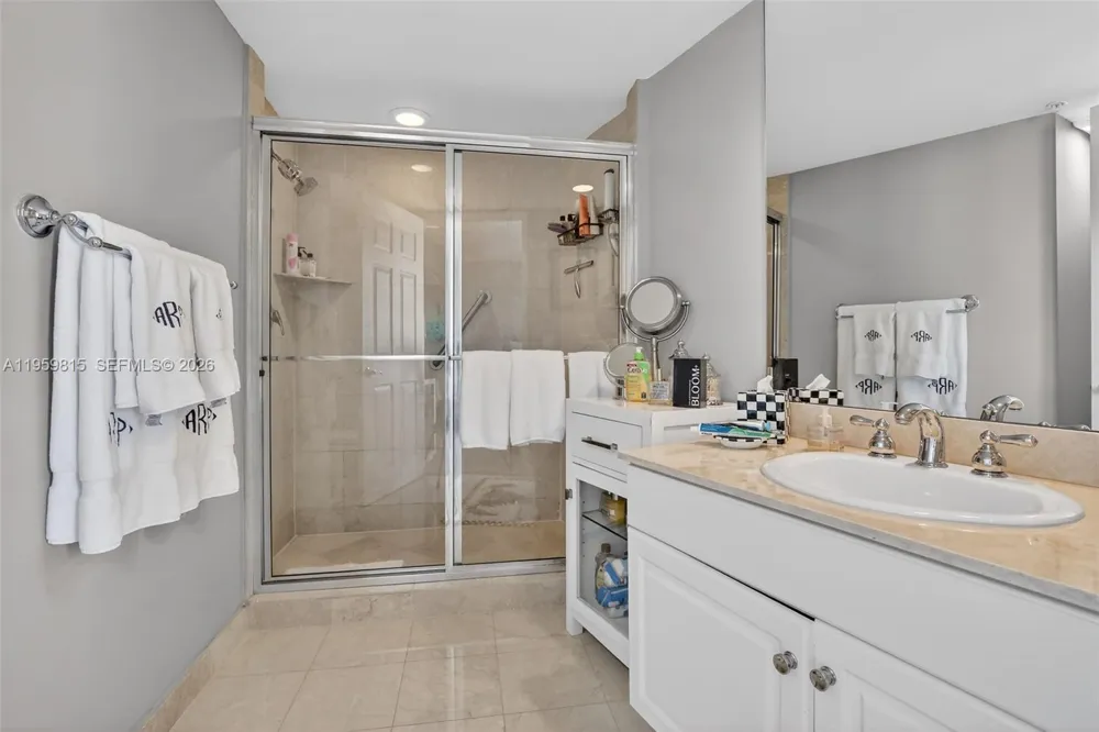 3370 Hidden Bay Dr #2715 Aventura, FL 33180