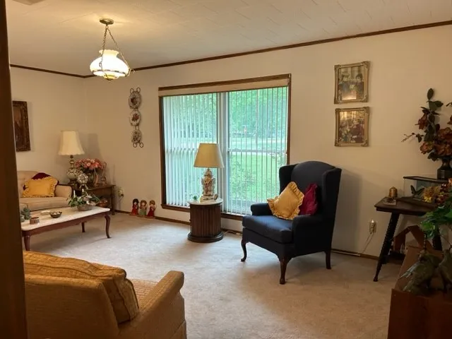 102 E Crockett Street De Kalb, TX 75559