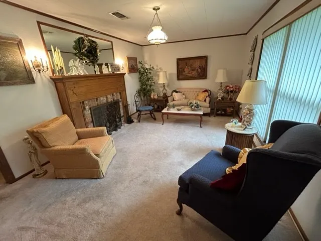 102 E Crockett Street De Kalb, TX 75559