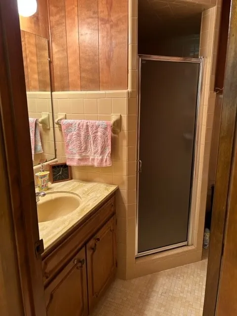 102 E Crockett Street De Kalb, TX 75559