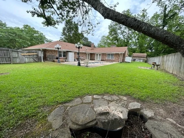 102 E Crockett Street De Kalb, TX 75559