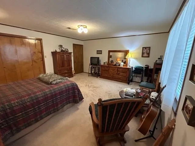 102 E Crockett Street De Kalb, TX 75559
