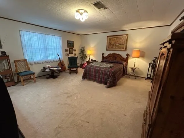 102 E Crockett Street De Kalb, TX 75559