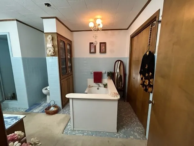102 E Crockett Street De Kalb, TX 75559