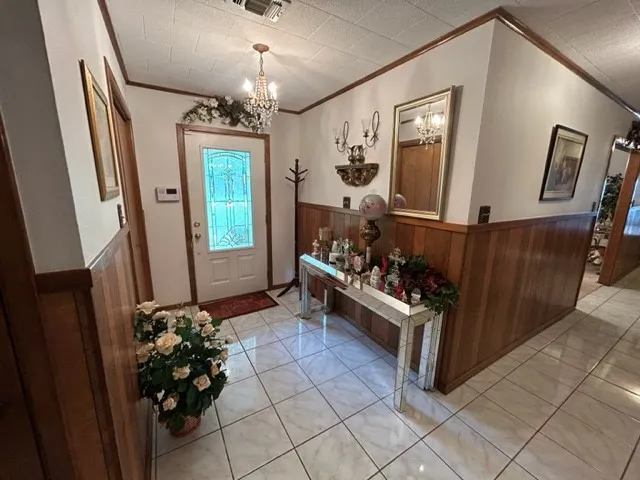 102 E Crockett Street De Kalb, TX 75559