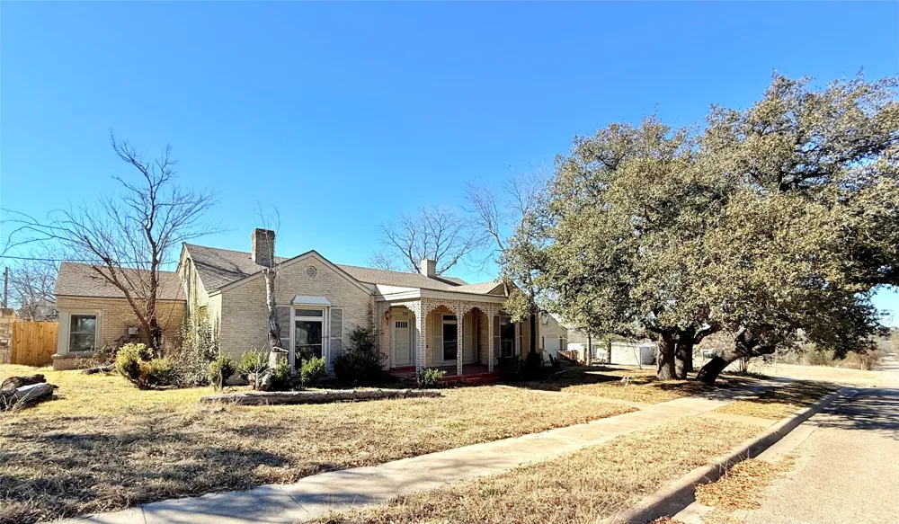 720 E Leslie Street Hamilton, TX 76531