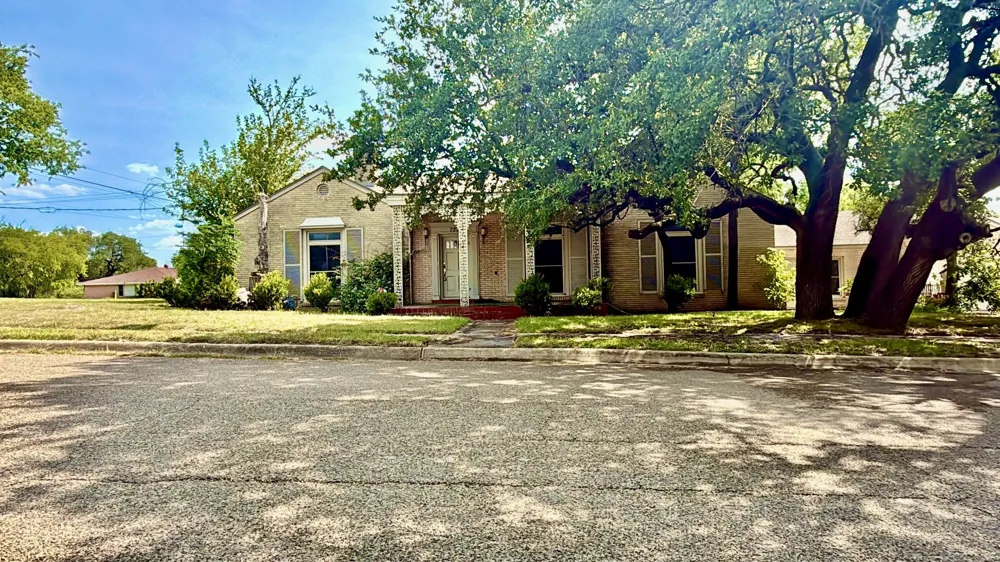 720 E Leslie Street Hamilton, TX 76531