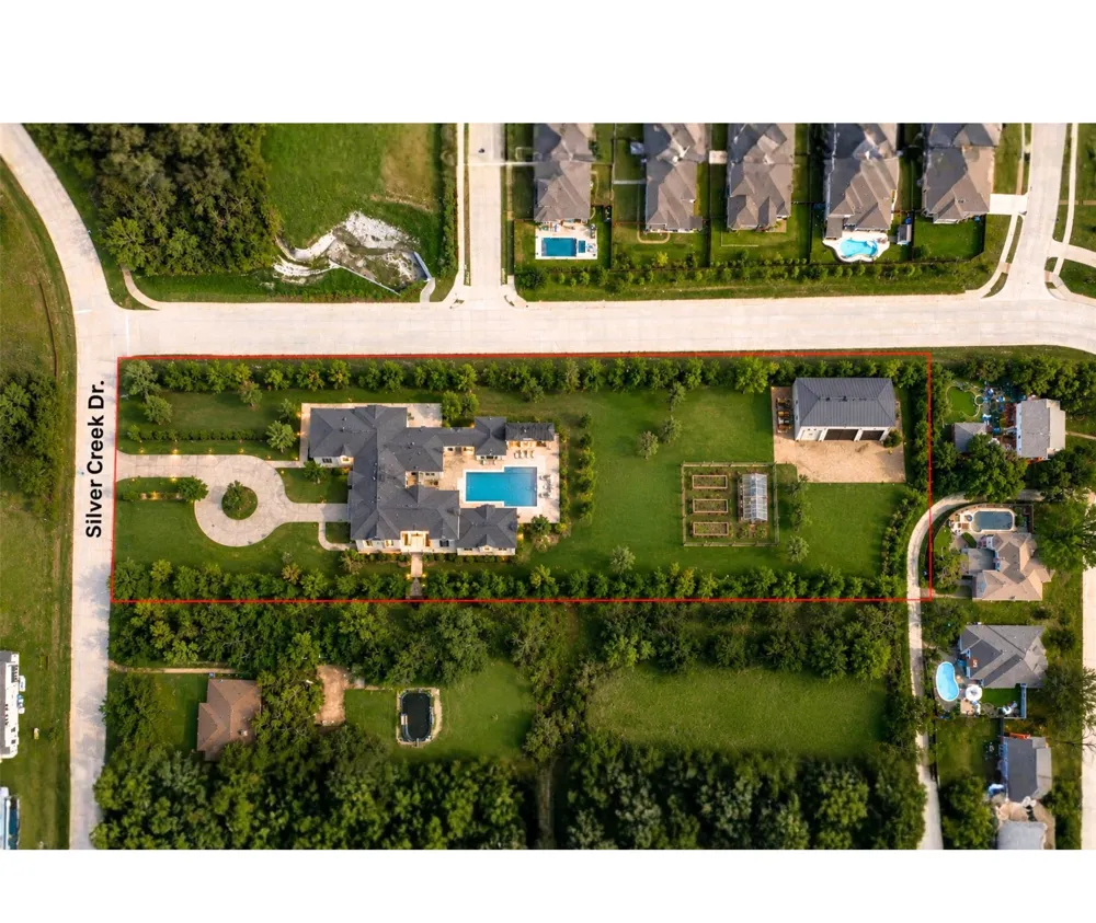 1000 Silver Creek Drive DeSoto, TX 75115