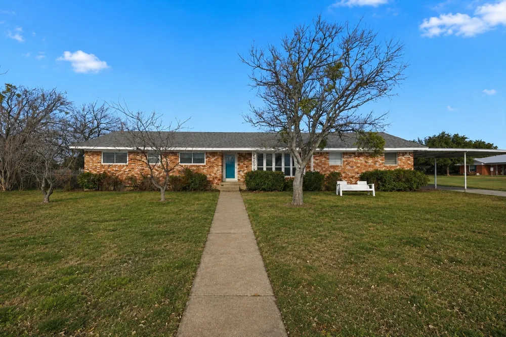 107 7th Street Krum, TX 76249