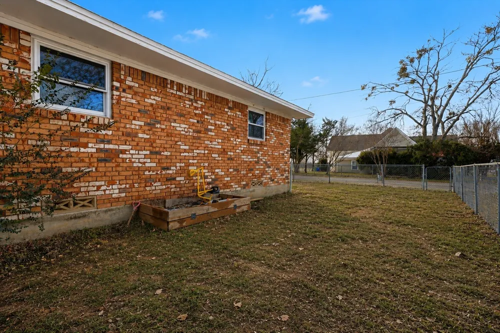 107 7th Street Krum, TX 76249
