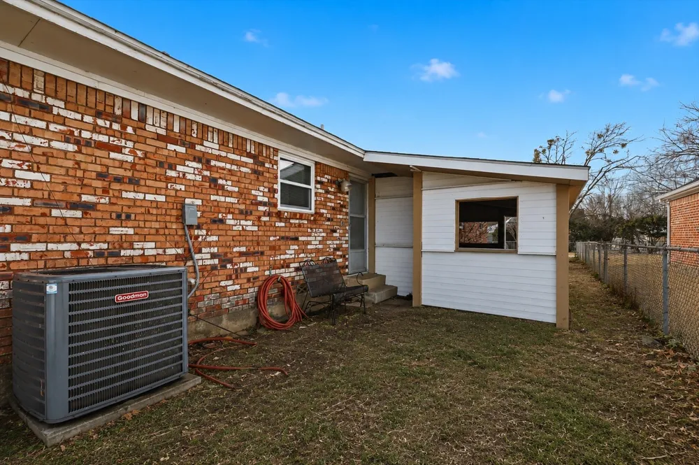 107 7th Street Krum, TX 76249