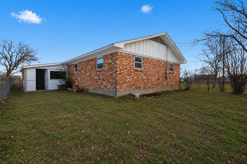 107 7th Street Krum, TX 76249