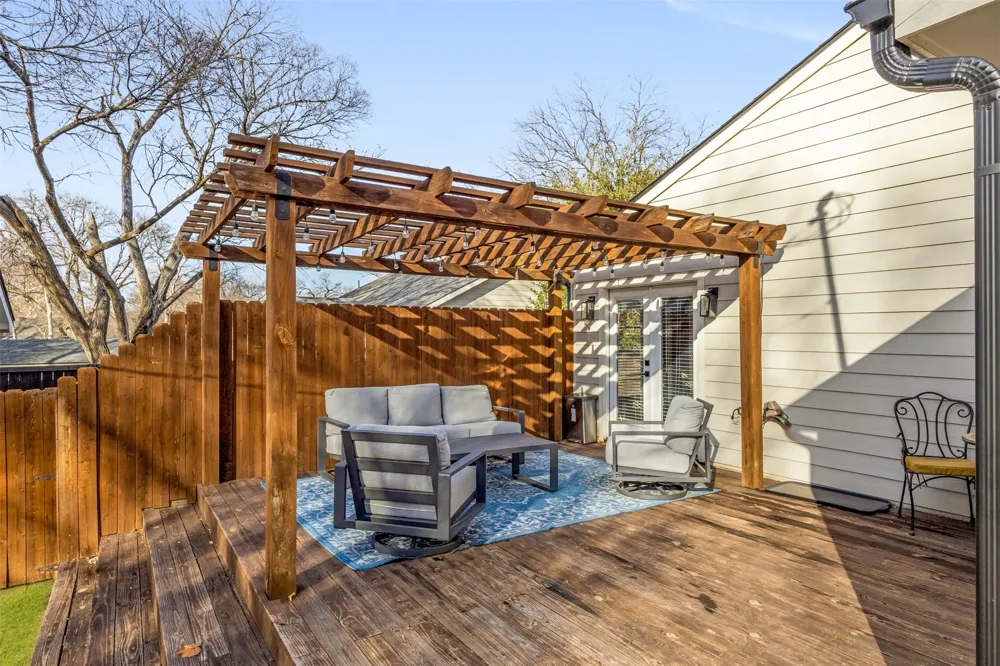 8723 Glencrest Lane Dallas, TX 75209