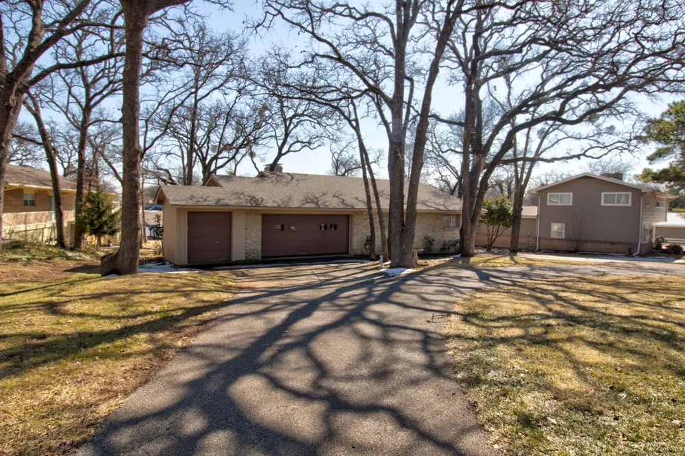 207 Kiowa Drive W Lake Kiowa, TX 76240