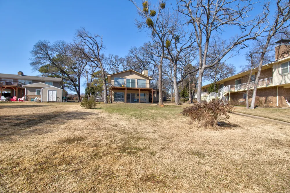 207 Kiowa Drive W Lake Kiowa, TX 76240