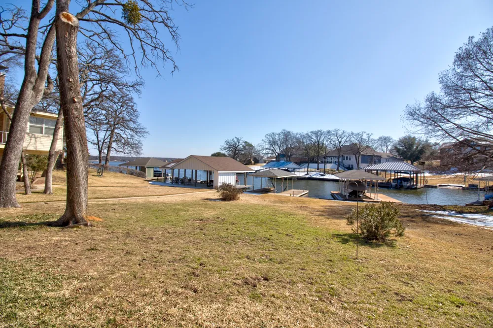 207 Kiowa Drive W Lake Kiowa, TX 76240