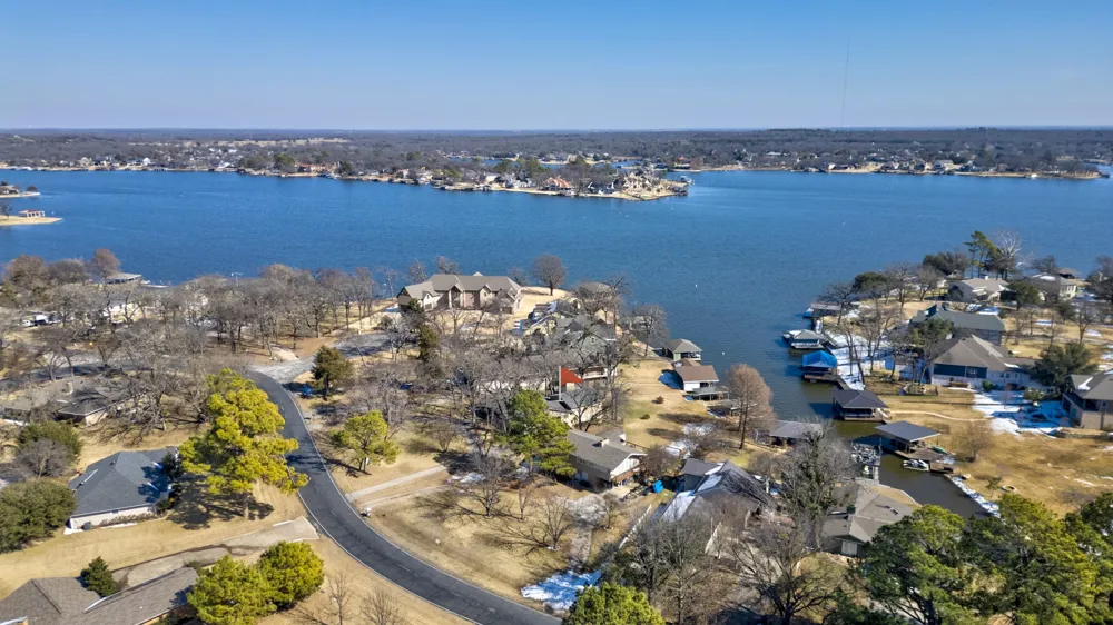207 Kiowa Drive W Lake Kiowa, TX 76240
