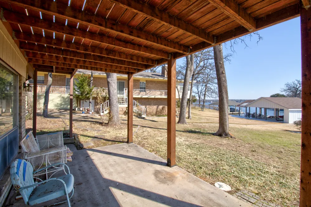 207 Kiowa Drive W Lake Kiowa, TX 76240