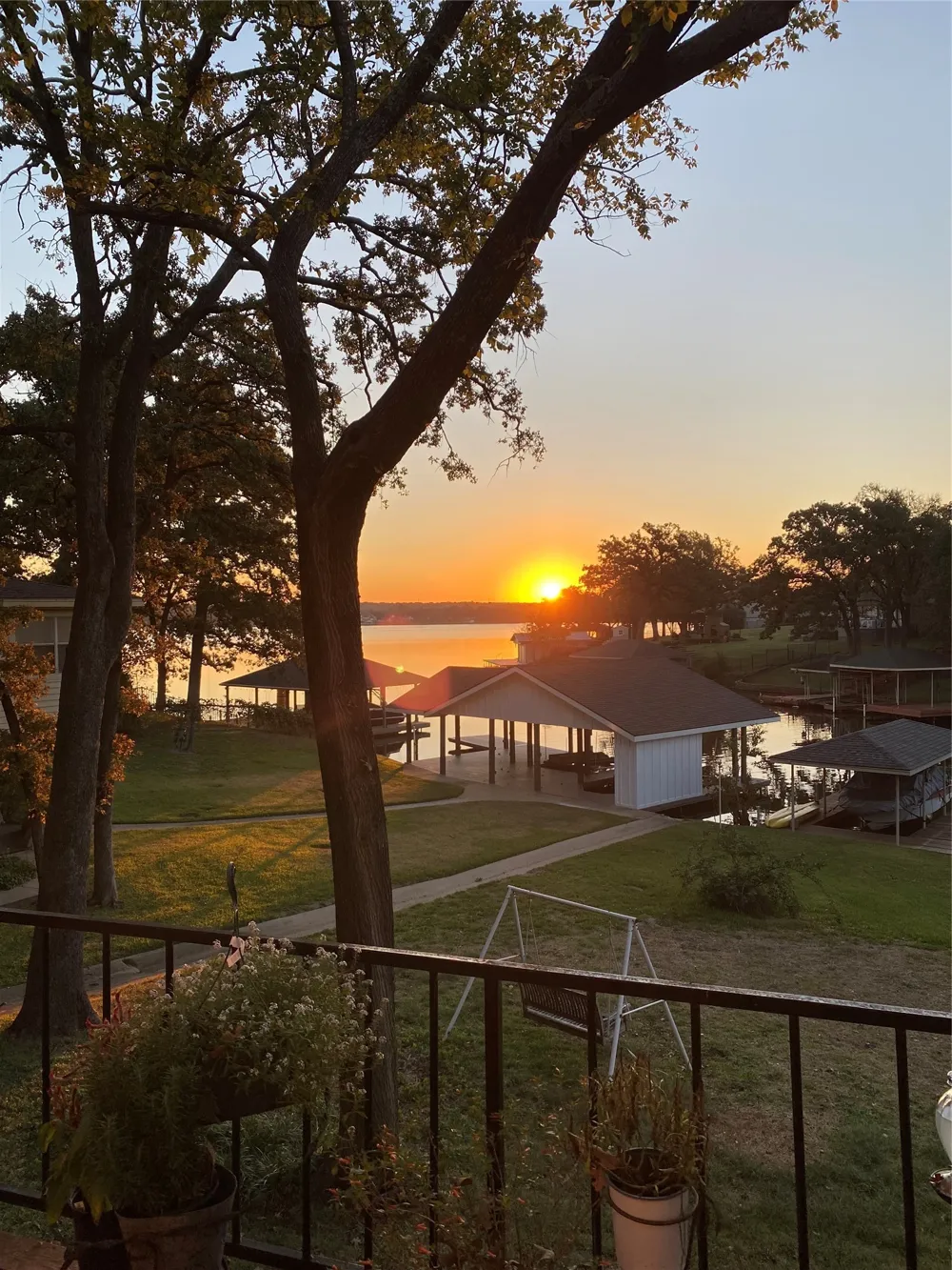 207 Kiowa Drive W Lake Kiowa, TX 76240