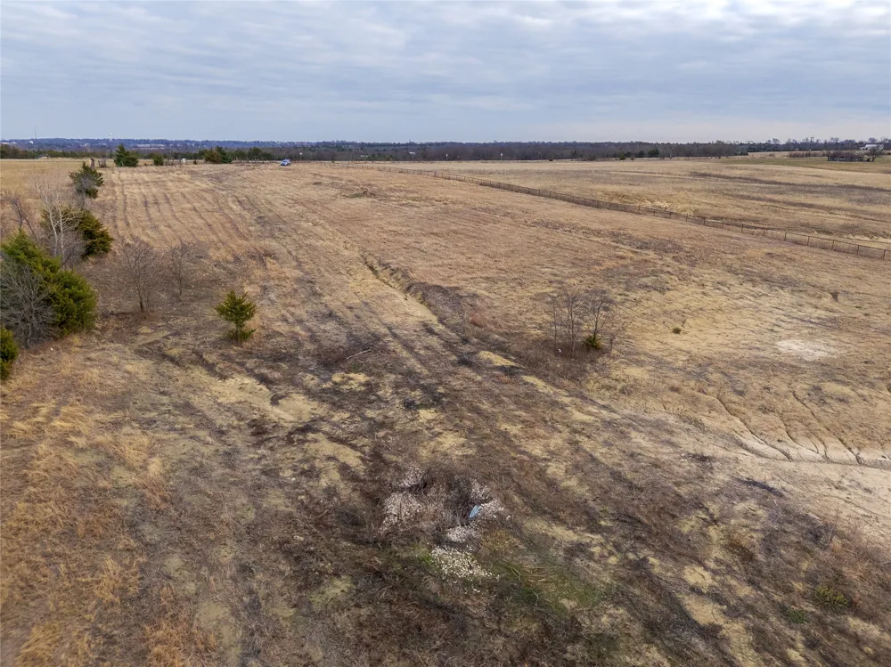 18528 E Fm-1396 Windom, TX 75492