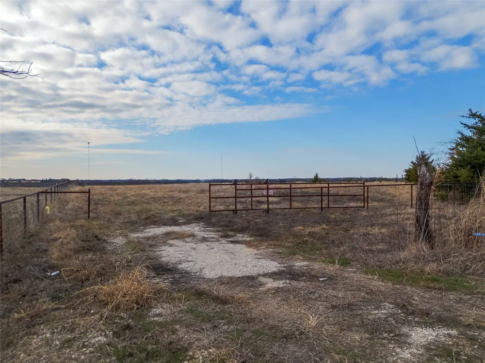 18528 E Fm-1396 Windom, TX 75492
