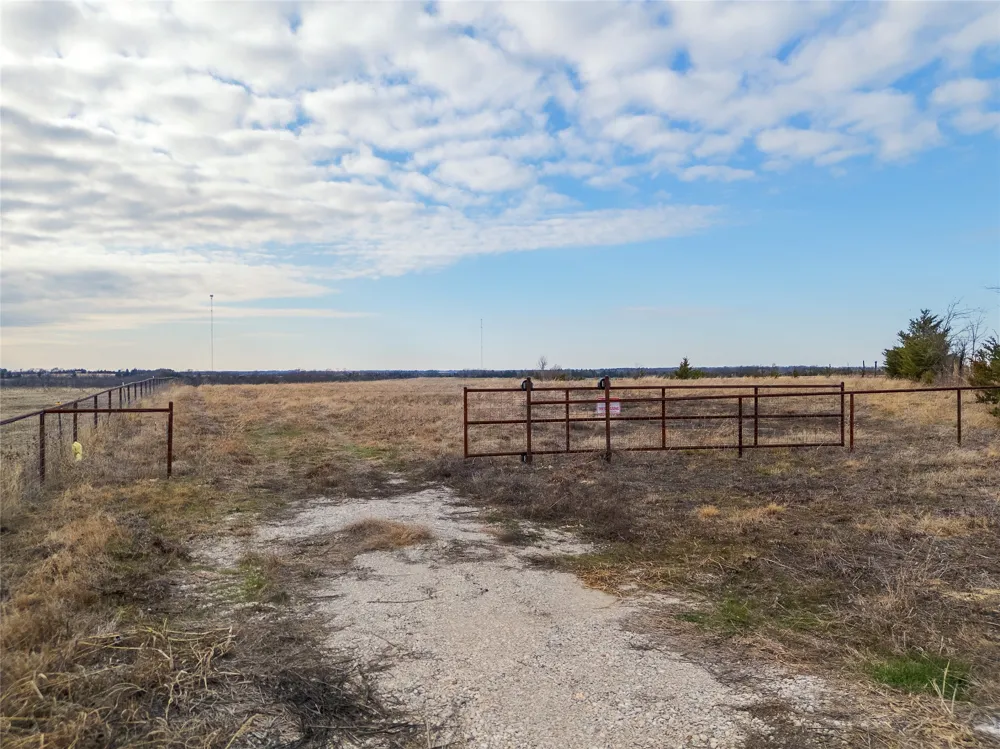 18528 E Fm-1396 Windom, TX 75492