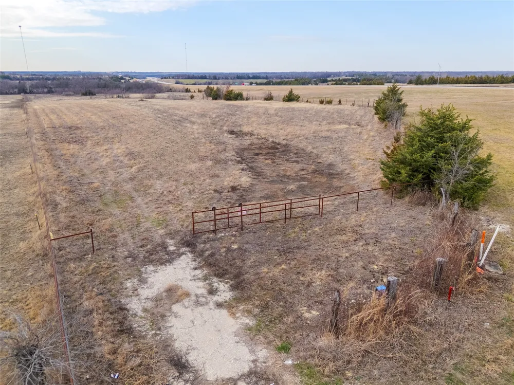 18528 E Fm-1396 Windom, TX 75492
