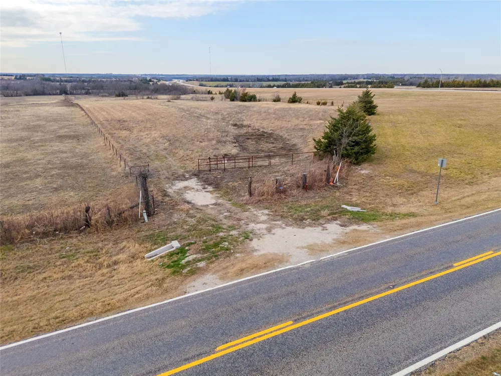 18528 E Fm-1396 Windom, TX 75492