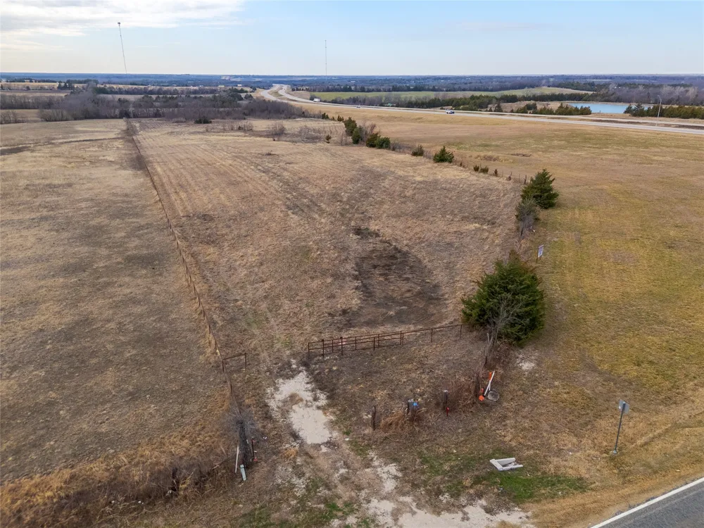 18528 E Fm-1396 Windom, TX 75492