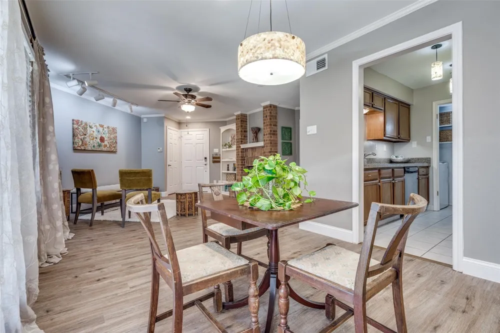 16301 Ledgemont Lane #262 Addison, TX 75001