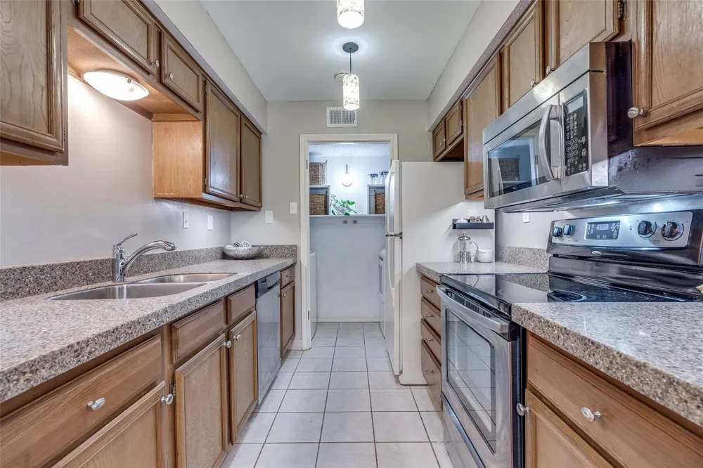 16301 Ledgemont Lane #262 Addison, TX 75001