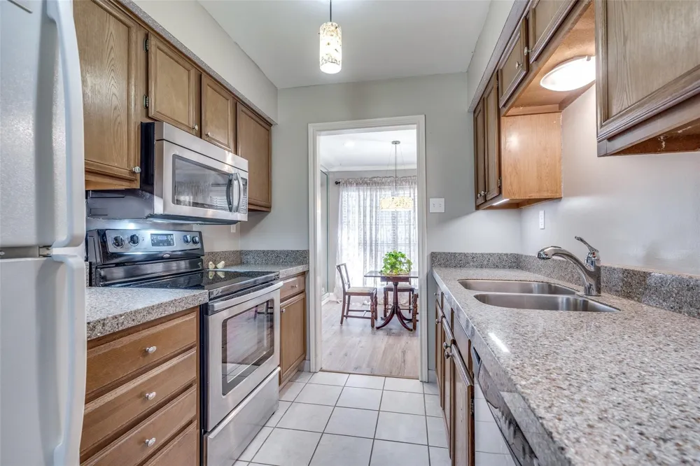 16301 Ledgemont Lane #262 Addison, TX 75001