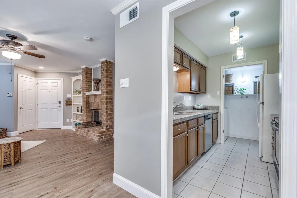 16301 Ledgemont Lane #262 Addison, TX 75001