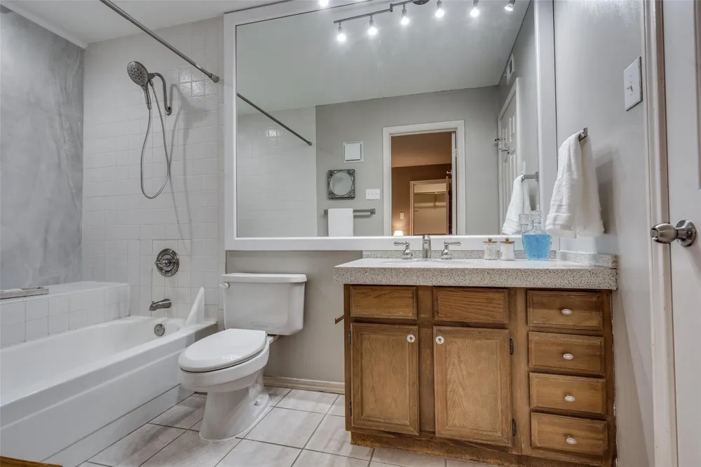 16301 Ledgemont Lane #262 Addison, TX 75001